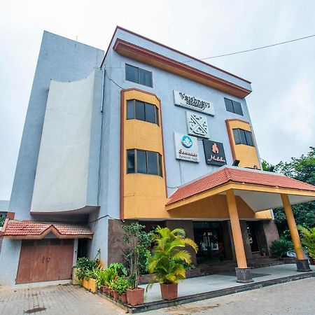 Oyo 18762 Vaishnavi Residency Hotel Bengaluru Kültér fotó