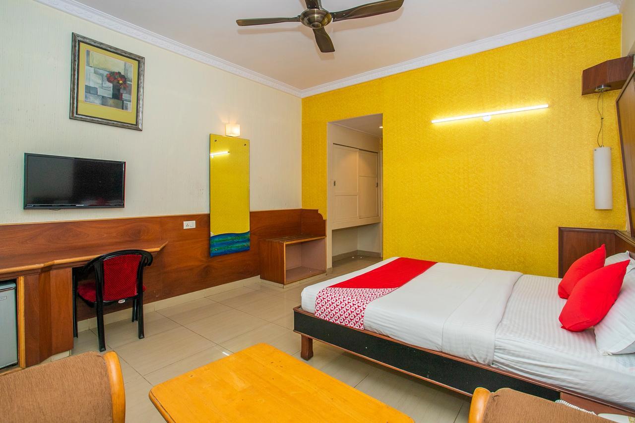 Oyo 18762 Vaishnavi Residency Hotel Bengaluru Kültér fotó