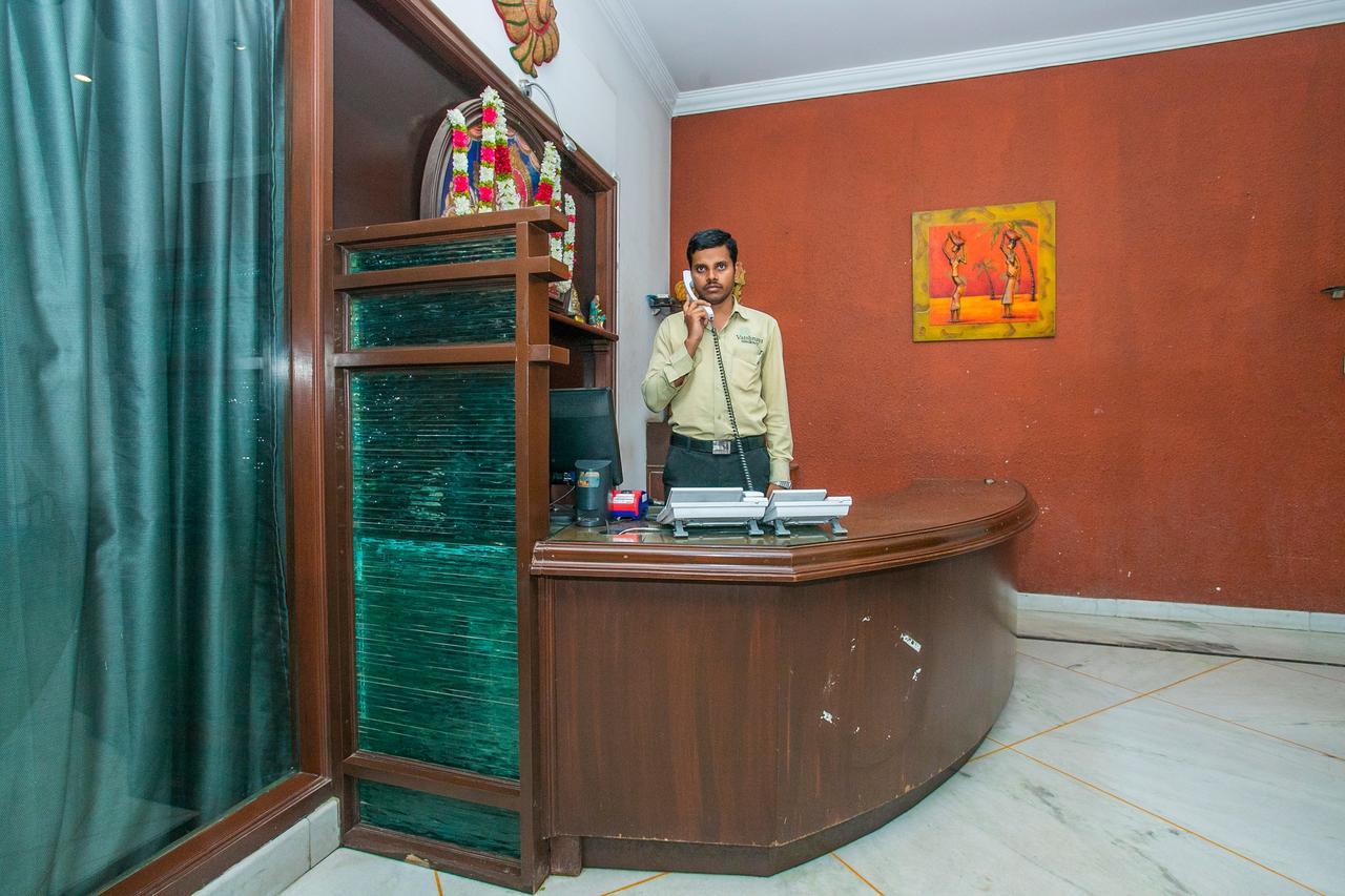 Oyo 18762 Vaishnavi Residency Hotel Bengaluru Kültér fotó