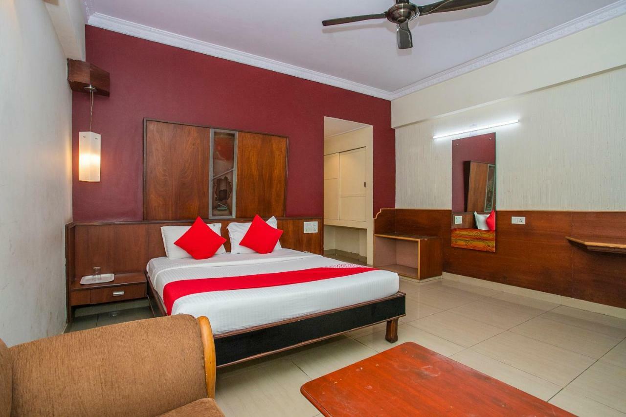 Oyo 18762 Vaishnavi Residency Hotel Bengaluru Kültér fotó